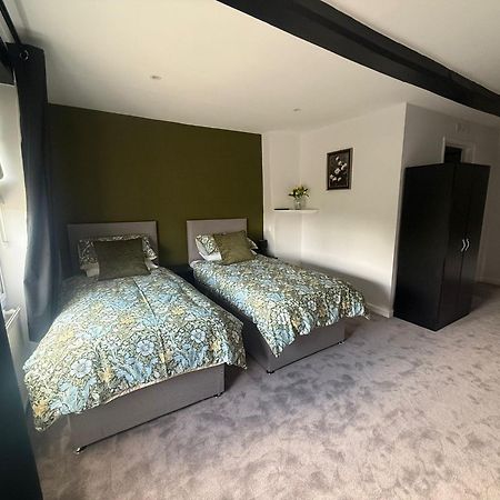 The White Hart Hotel Atworth Bagian luar foto