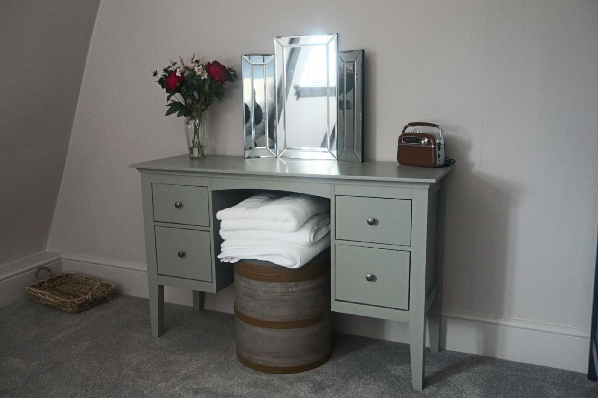 The White Hart Hotel Atworth Bagian luar foto