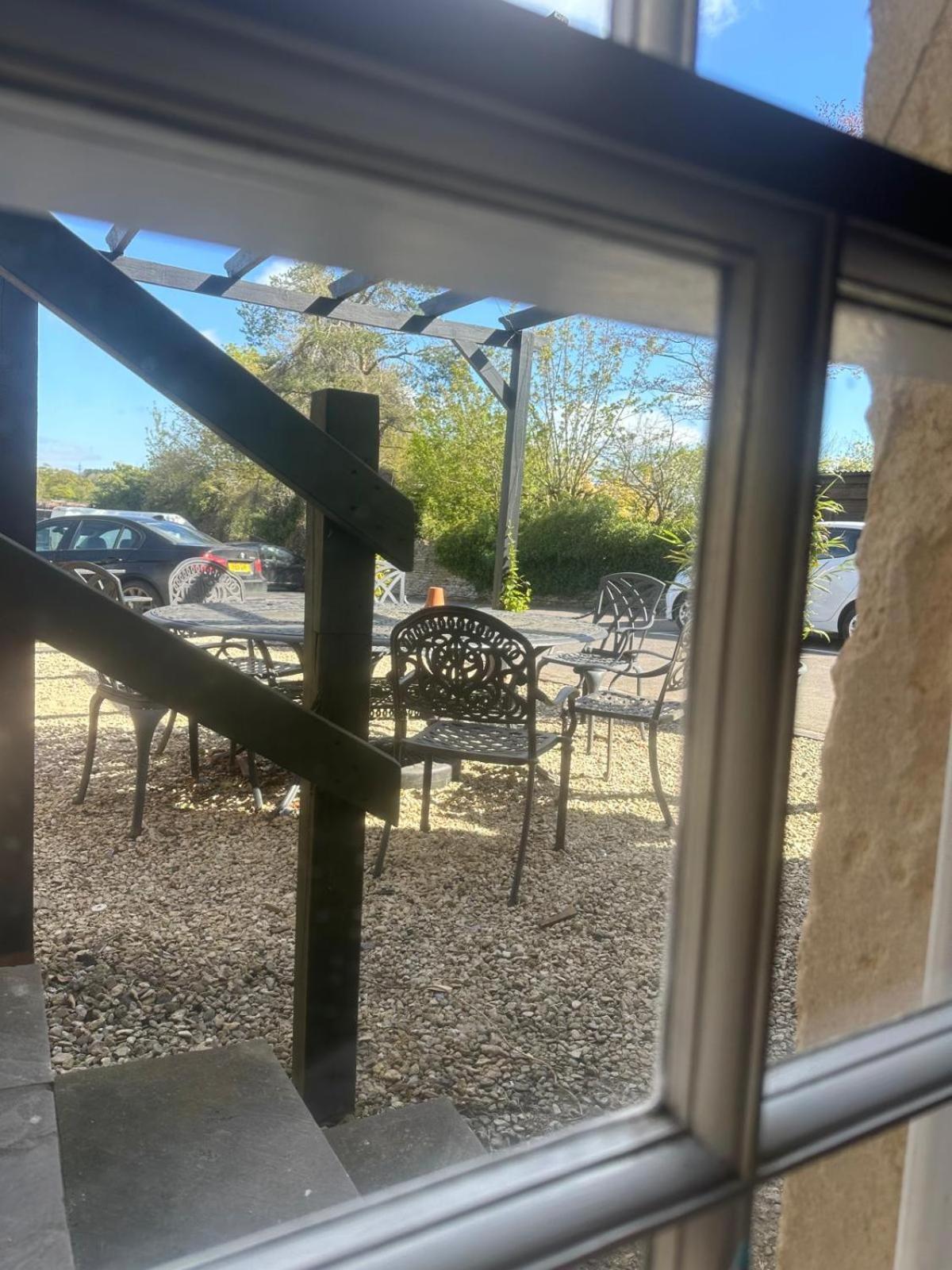 The White Hart Hotel Atworth Bagian luar foto
