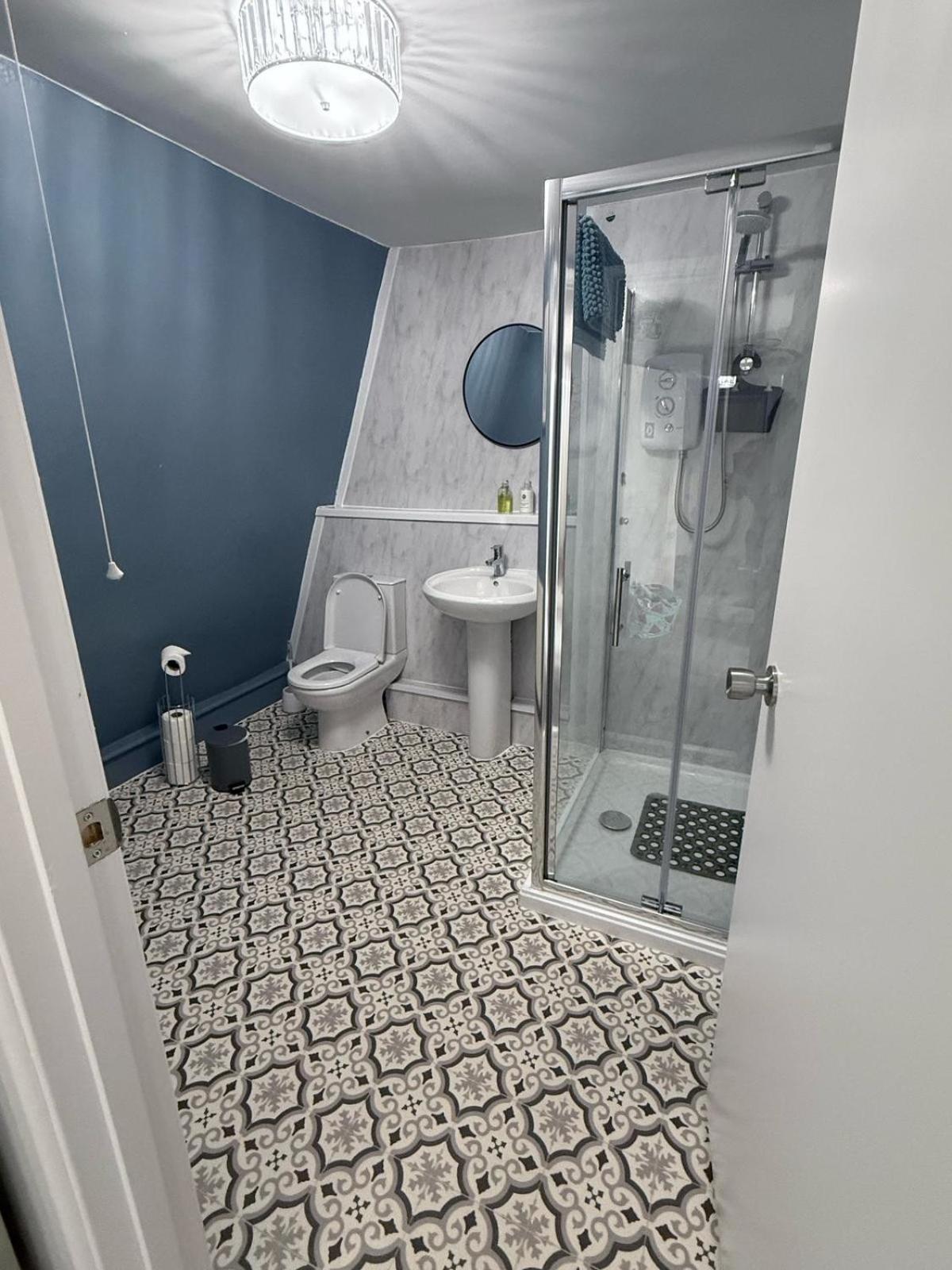 The White Hart Hotel Atworth Bagian luar foto