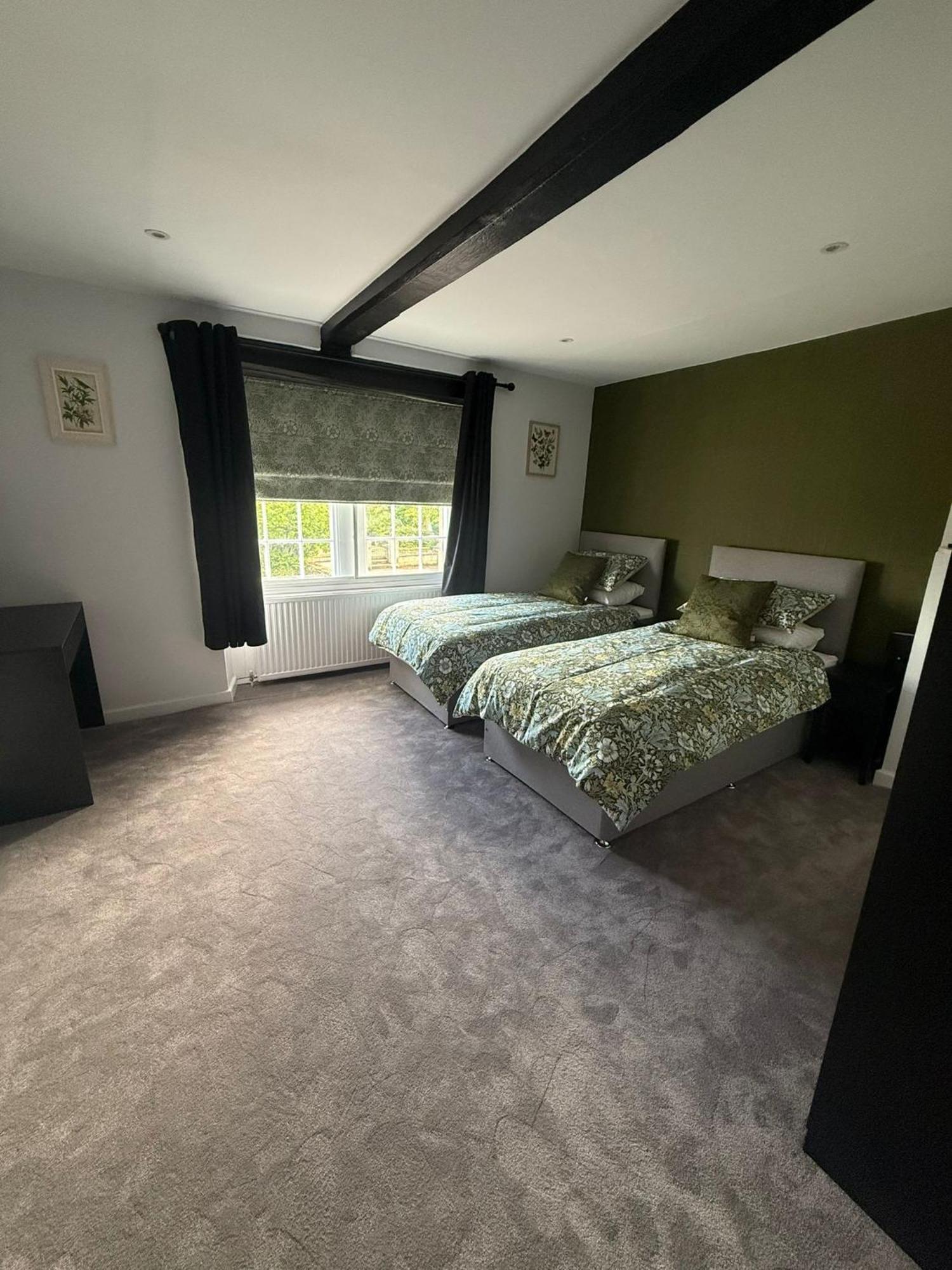The White Hart Hotel Atworth Bagian luar foto