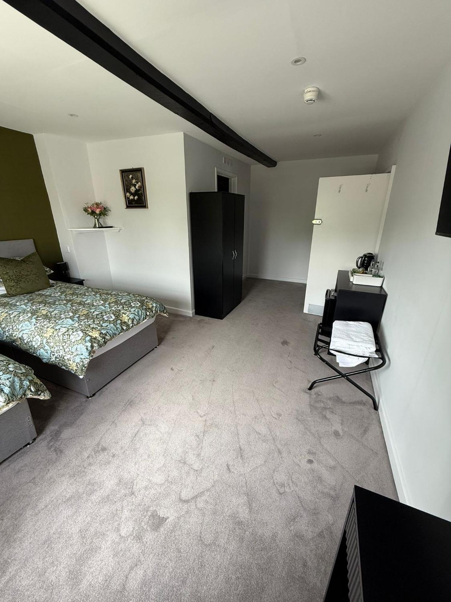 The White Hart Hotel Atworth Bagian luar foto