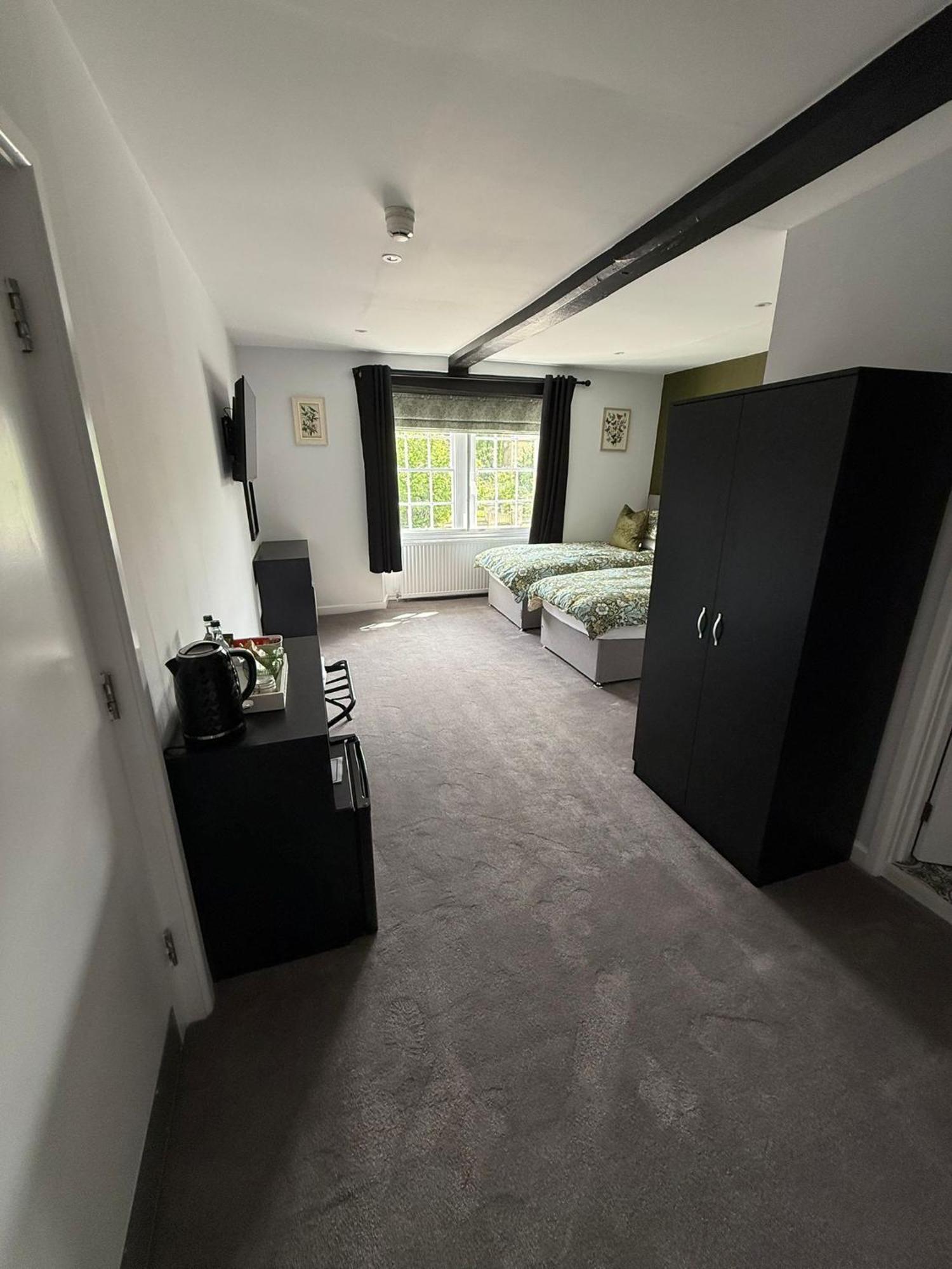 The White Hart Hotel Atworth Bagian luar foto